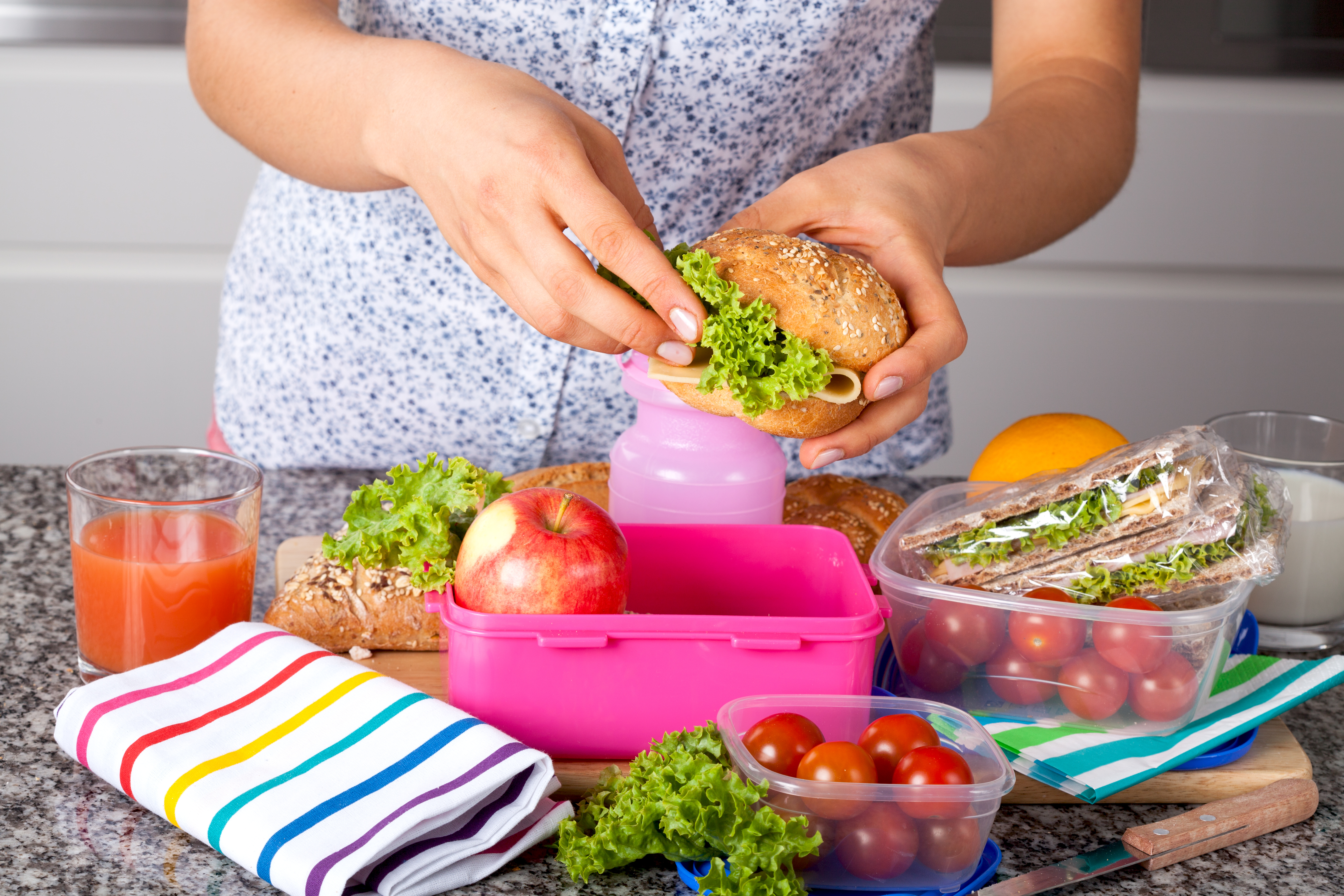 Preparing sandwich