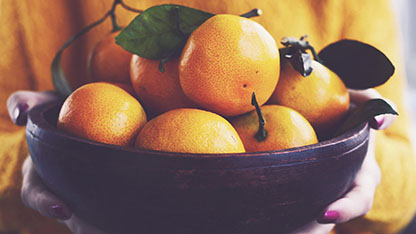 Basket of fresh oranges